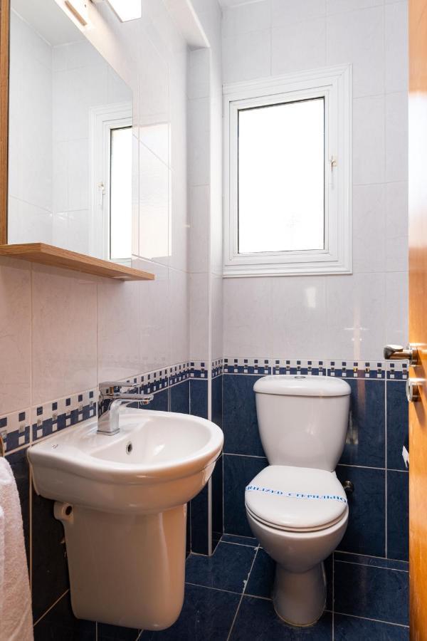 The Saline Views Makenzy Apartment Ларнака Екстериор снимка