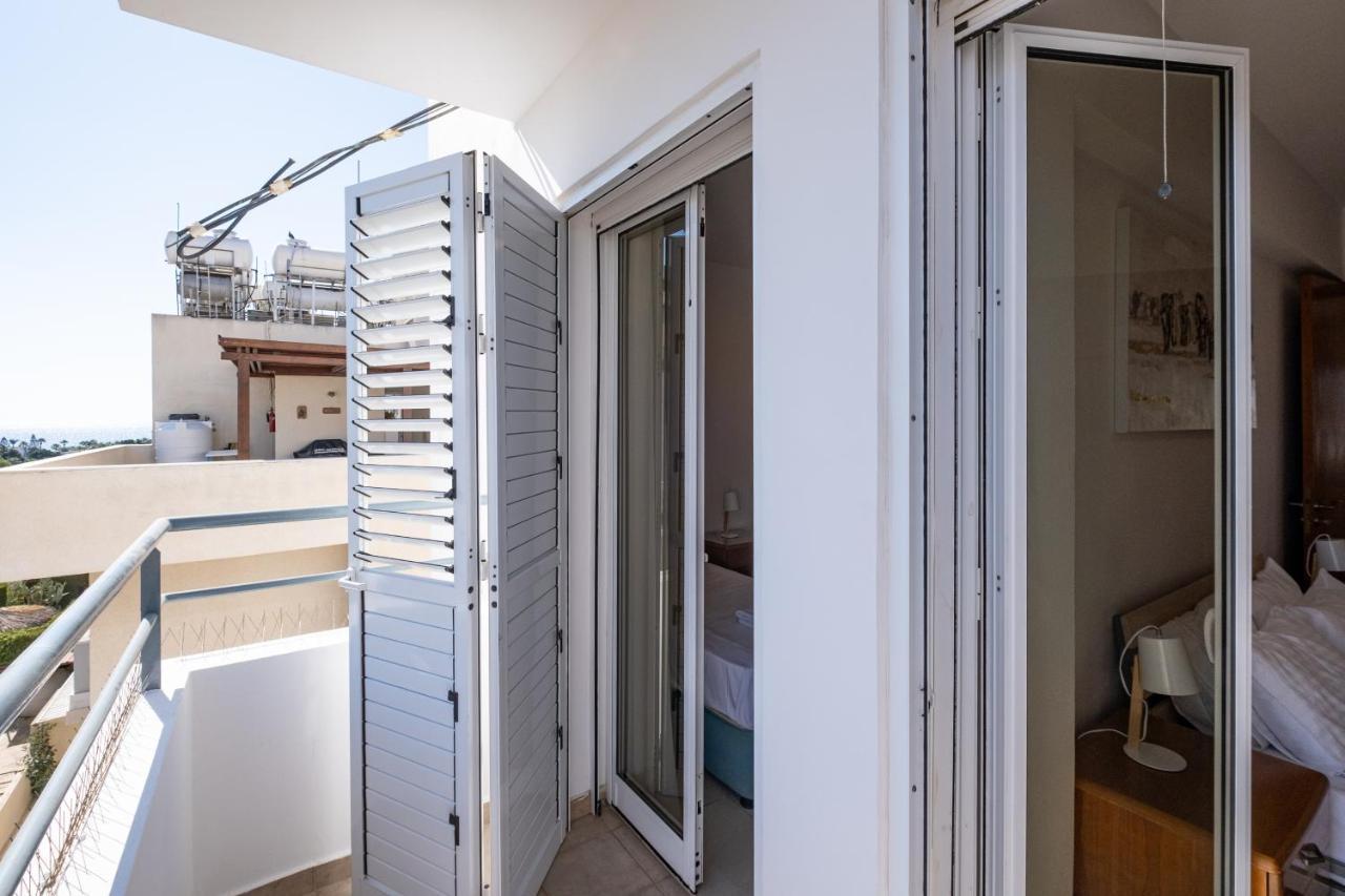 The Saline Views Makenzy Apartment Ларнака Екстериор снимка