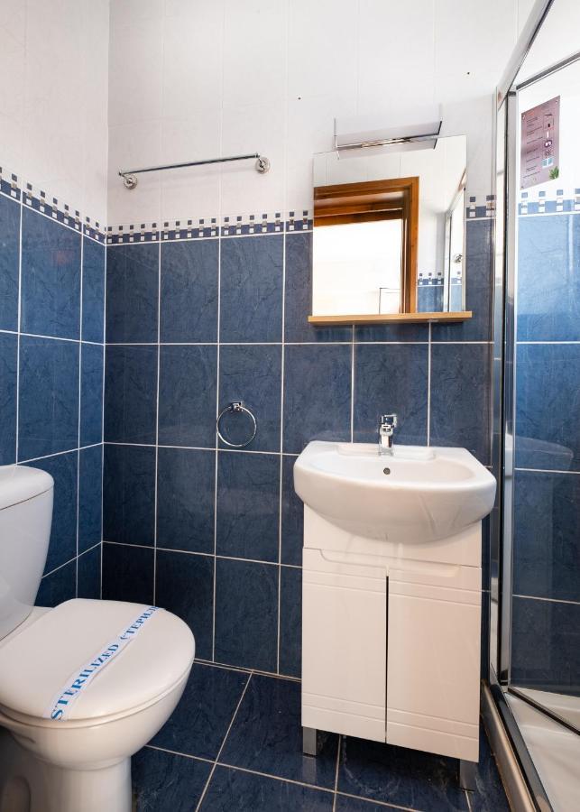 The Saline Views Makenzy Apartment Ларнака Екстериор снимка